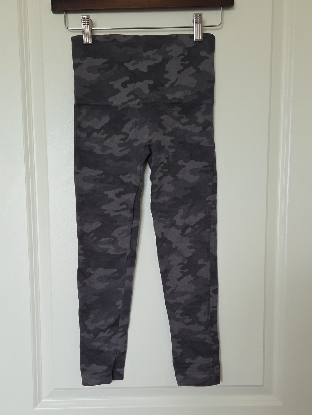 SPANX Grey/Green Camo High-Waist Cropped Leggings